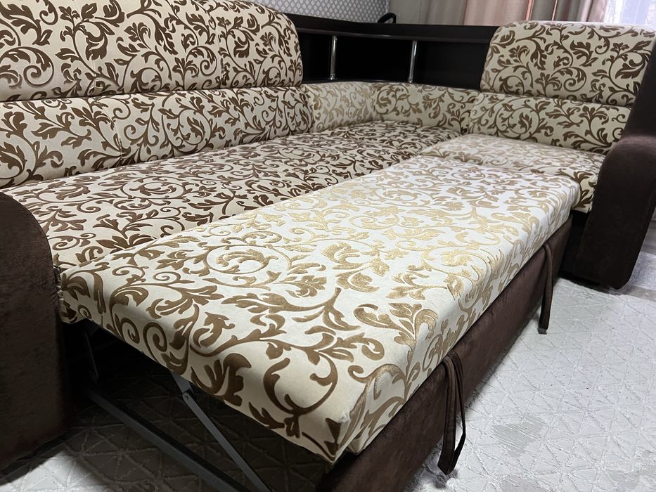 Продам угловой раскладной диван с креслом