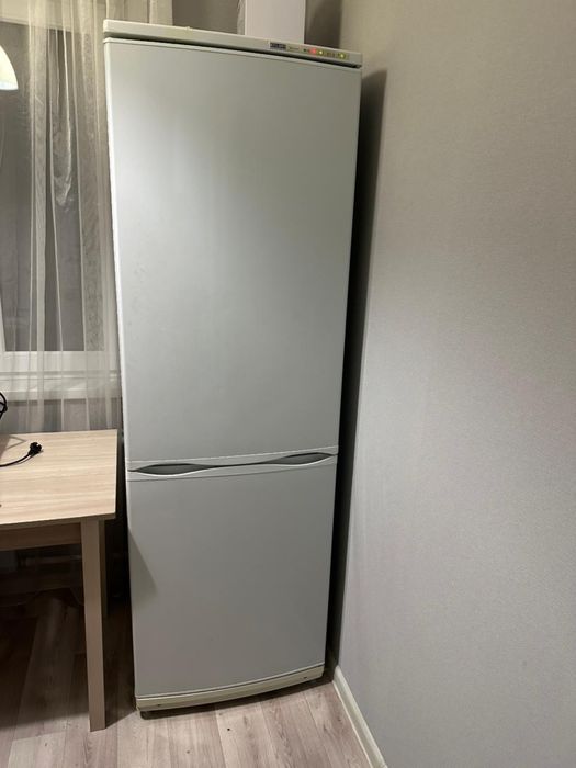 Продаю холодильник Атлант