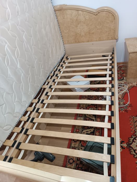 Срочно продам кровать и 2 тумбы