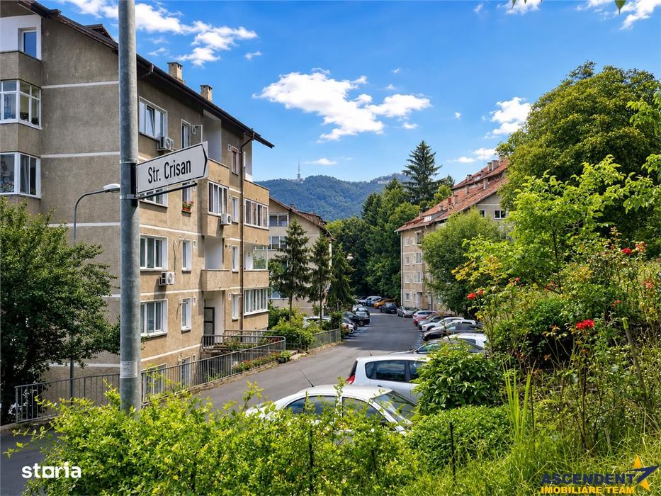 Drumul Poienii .LIvada Postei: 3 camere decomandate,2 balcoane,vedere