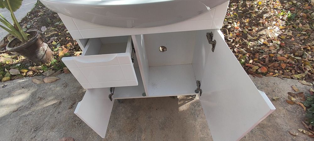 Продаётся раковина с тумбой