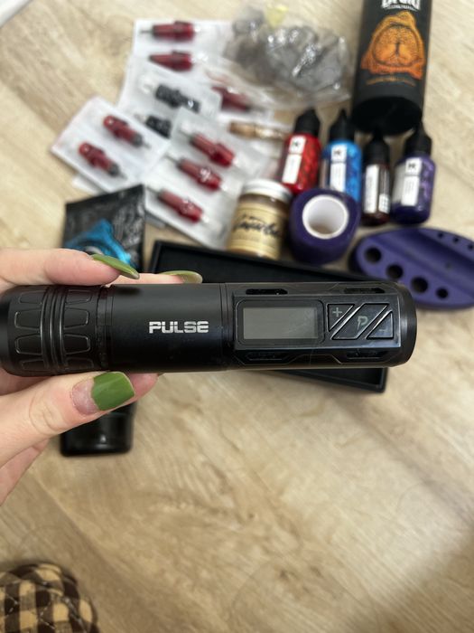 Продам тату-машинку quatat