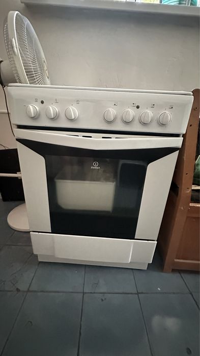Продам плита Indesit
