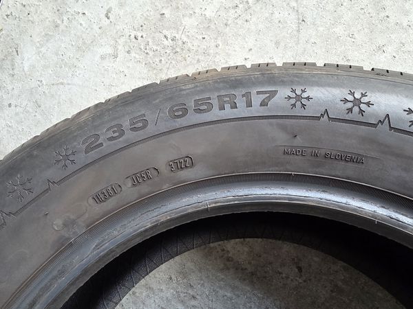 235/65/17 DUNLOP 4бр