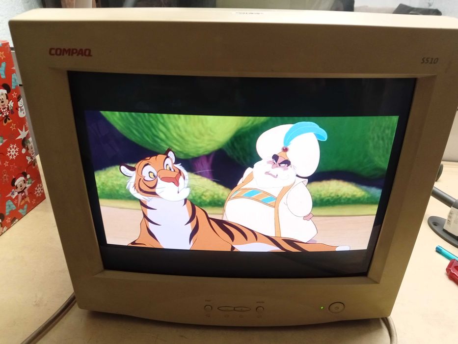 Качествен ретро монитор Compaq S510 , 15 инча, напълно работещ