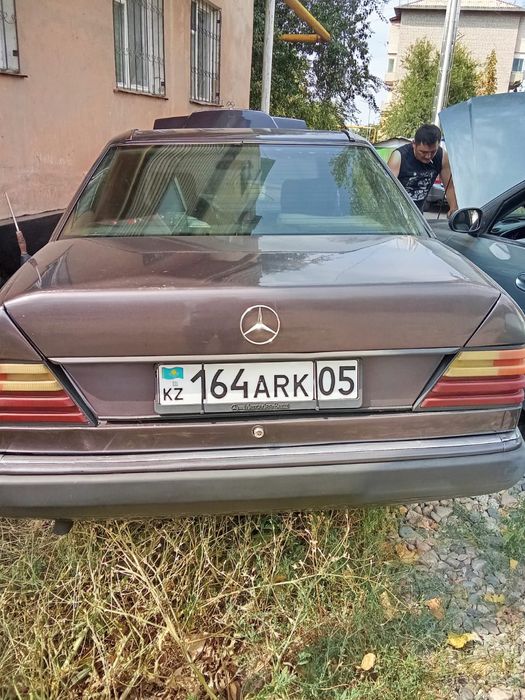 Продам машину Мерседес 1992 года