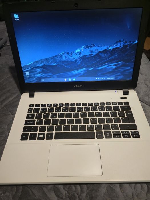 Acer Aspire ES1-331 [2016]