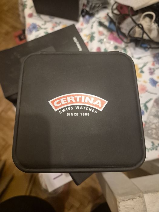 Кутия за часовник Certina и Tic watch pro зарядно