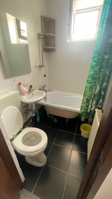 Închiriez apartament