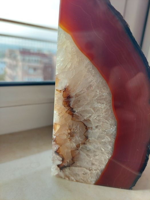 Масивна част от геода - ахат с кварц