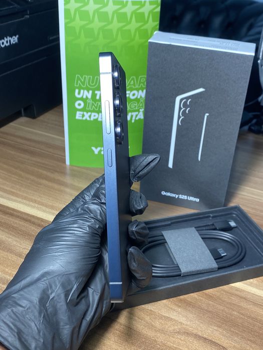 Samsung Galaxy s25 ultra • 512 GB • Titanium Jetblack