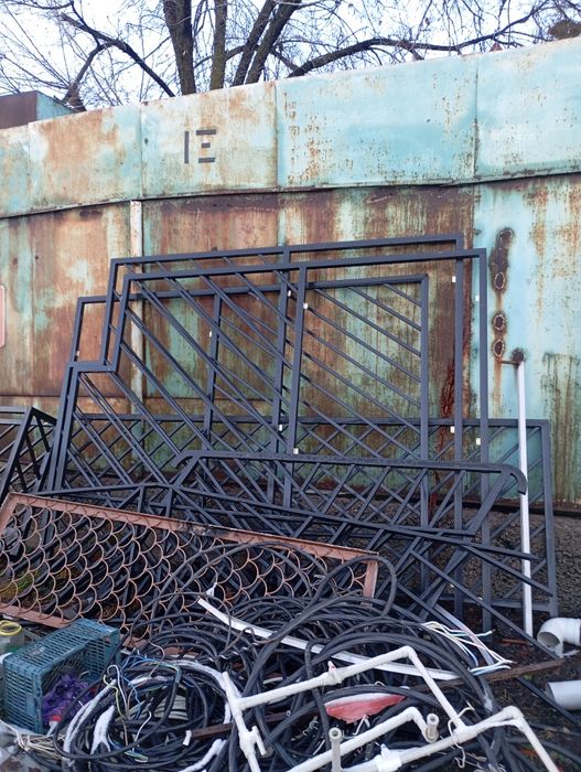 Металлические решетки состояние хорошее продаем пишите на  фацап