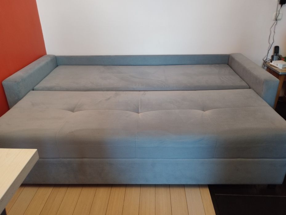 Продается серый диван.