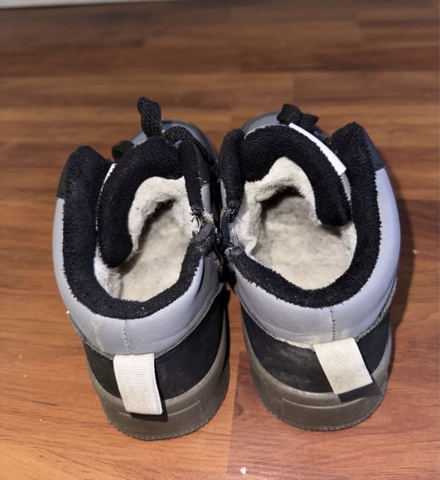 Продам демисезонные кроссовки