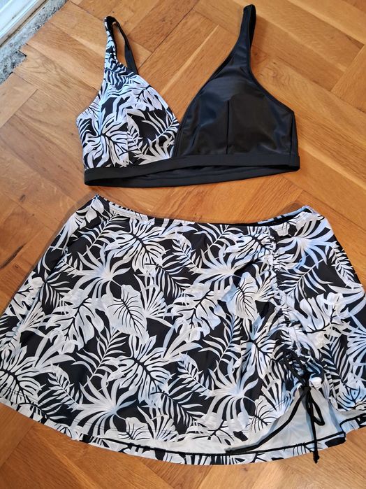 Продавам дамски бански костюм