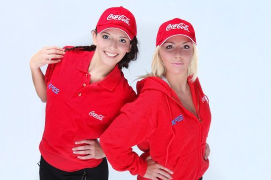 Футболки с кепкой с вашим логотипом от производителя.