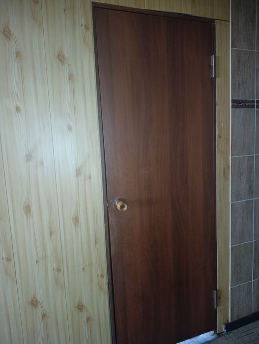 Продам двери с коробкой