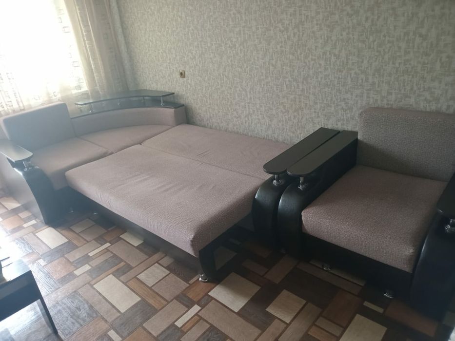 Продам угловой диван + кресло ,