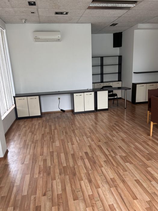 Магазин със склад под наем!