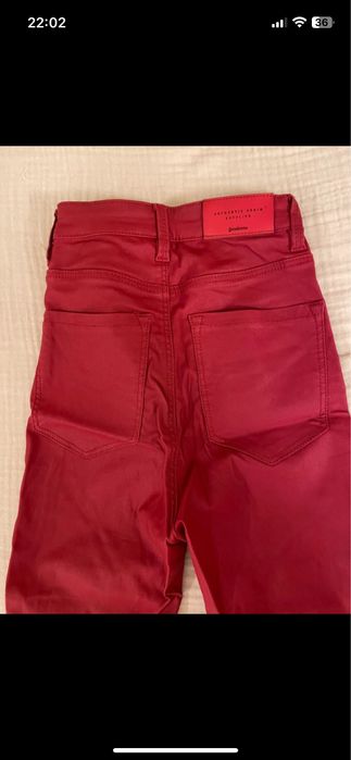Pantaloni rosii, piele ecologica, Stradivarius XXS