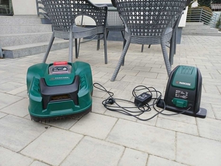 Robot tuns gazon pe acumulatori Parkside