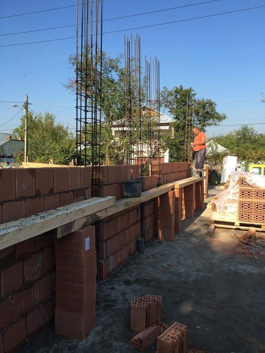 Echipa constructii de la rosu
