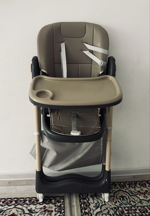 Стульчик-бустер для кормления