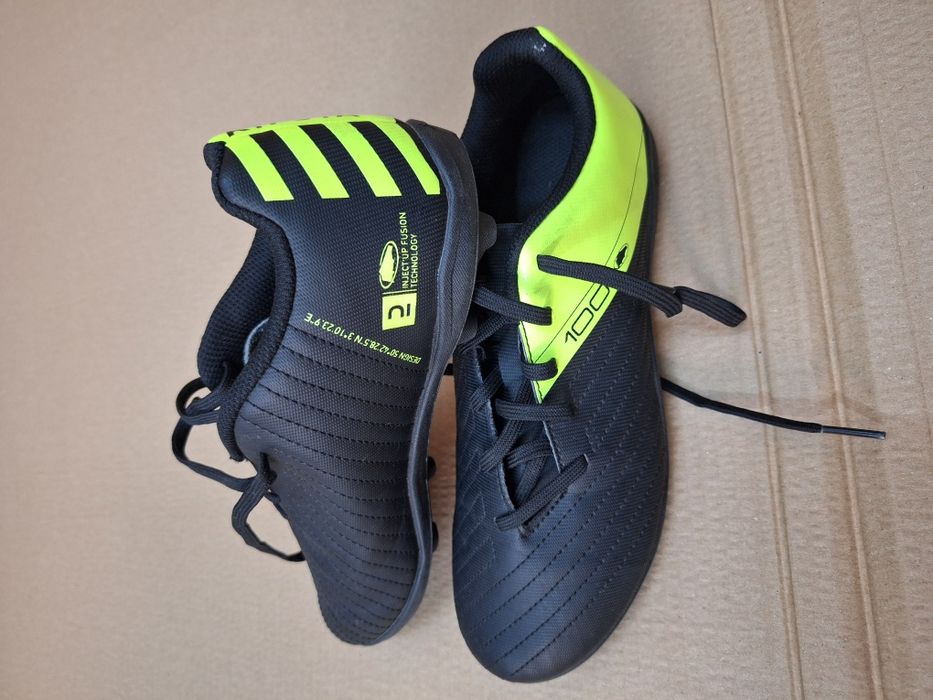 Ghete fotbal Kipsta 100, mărimea 37, talpic de 24.5 cm în stare foarte