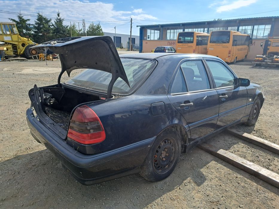 Мерцедес С 200 на части !