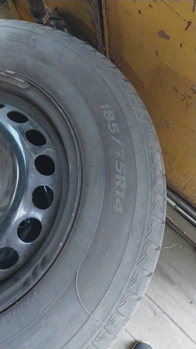Продам диски резину диски и колпаки на кобальт оригинал
