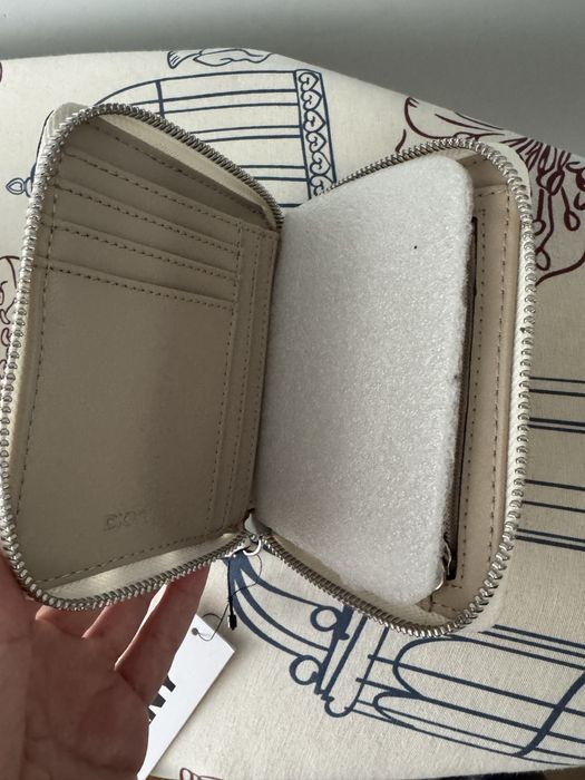 DKNY портомоне - бяло
