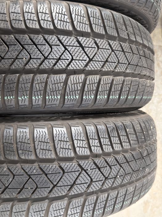 Vand 4 anvelope 225/50/18 pirelli de iarnă cu runflat ca noi