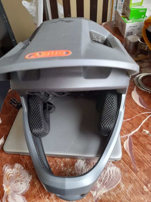 ABUS детска каска за спорт