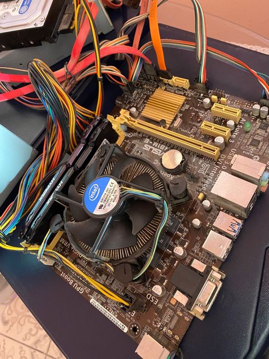 Vând componente de calculator