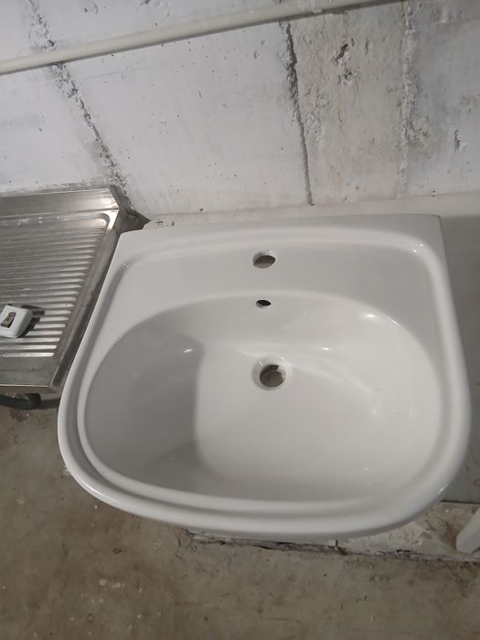 Vând chiuveta  aproape noua