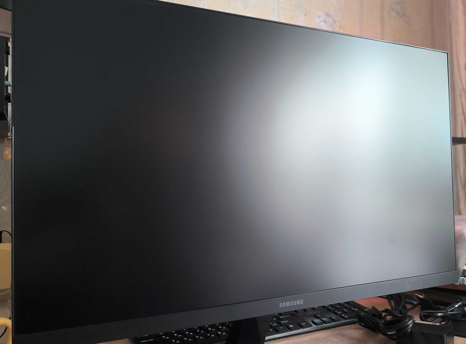 Монитор 24" Samsung HDMI / IPS / Full HD / Безрамочный