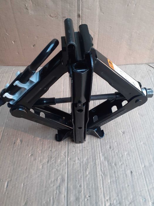 Cric,cheie de roti,cui-tractare FORD Focus, C-max, S-max, Mondeo