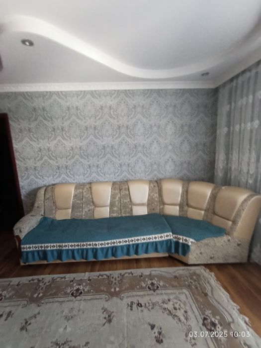 Диван  бежевый угловой