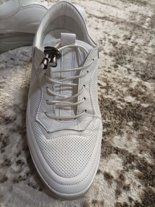 Дамски спортни обувки от естествена кожа