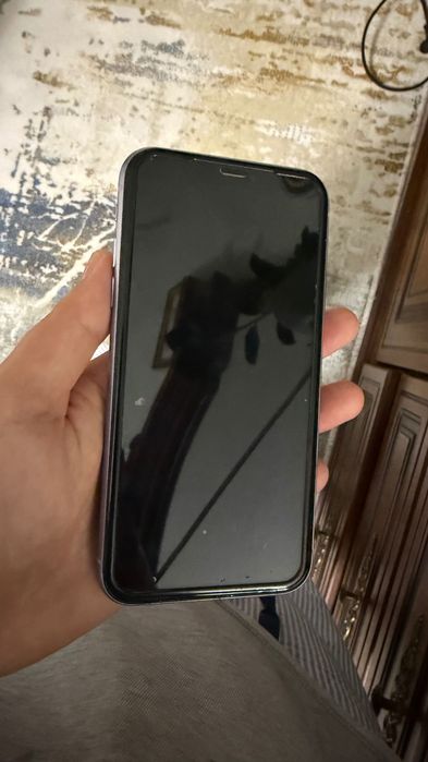 Телефон iPhone 11