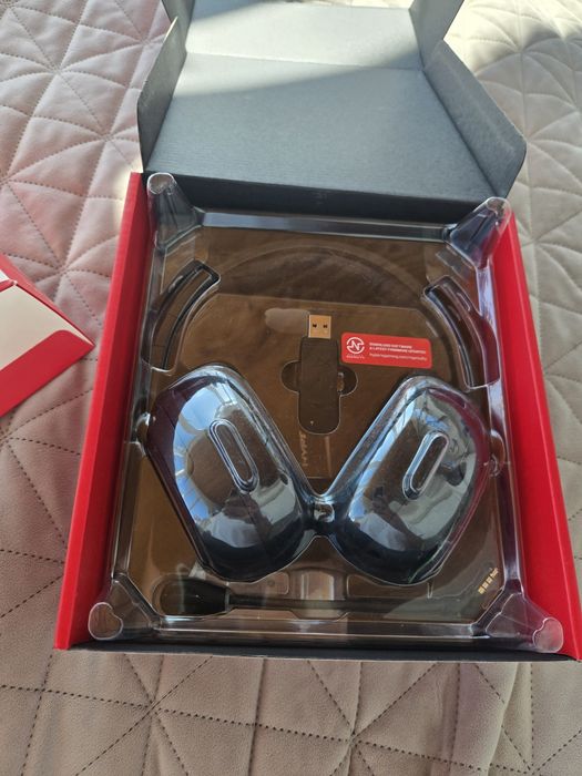 Безжични геймърски слушалки HyperX Cloud Flight S - Qi Charging (за ремонт или резервни части)