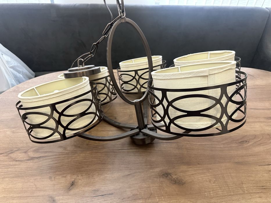 Продается люстра в хорошем состоянии