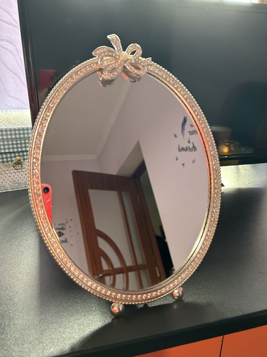 Oglinda pentru masa de make up