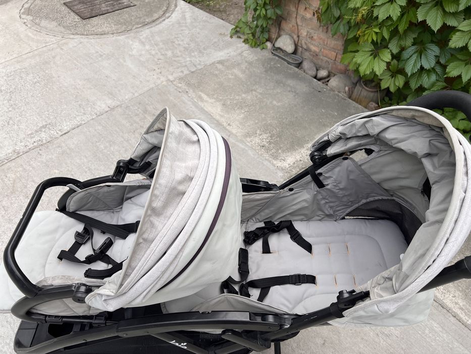 Продам коляску двухместную