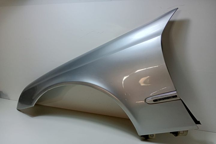 Aripa stanga Mercedes-Benz E-Class W211