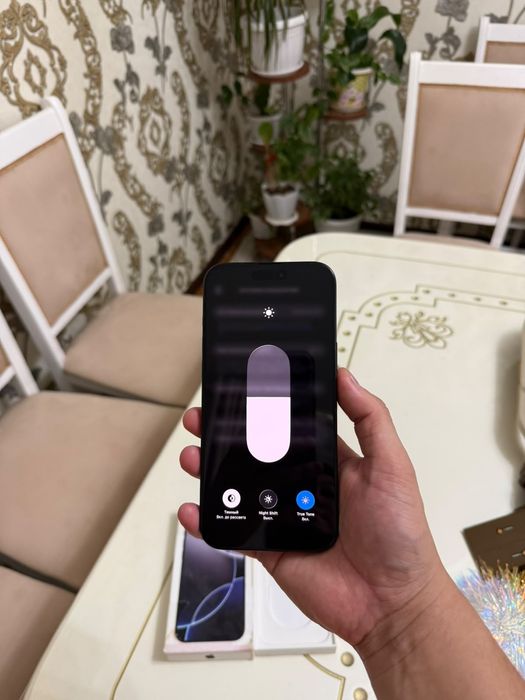 Срочно продам iPhone 16 pro max на 256 гб версия Е-sim (АКБ - 89%)