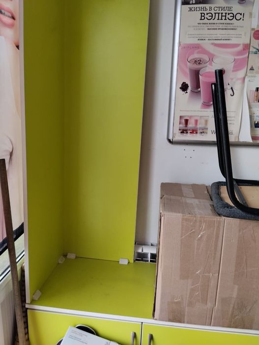 Шкафы витринные,офис