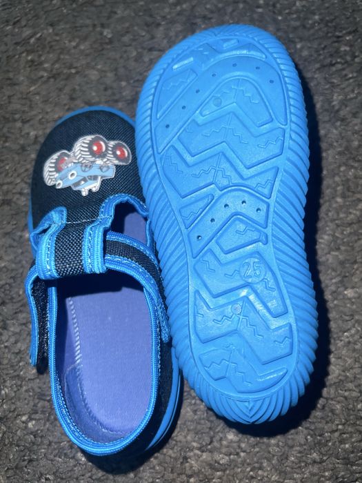 Нови детски пантофи