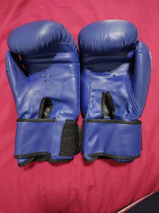 Боксерские перчатки