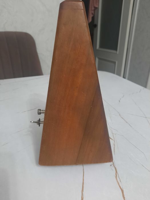 Метроном     Механический.